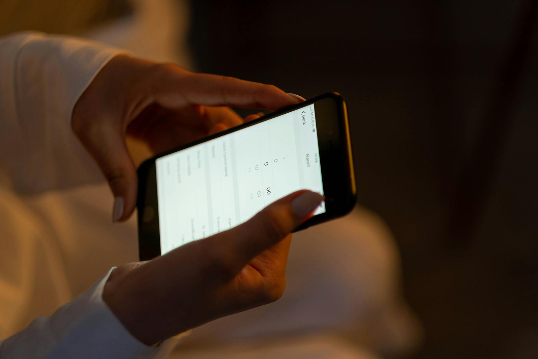 Etnografia mobilna: obserwacja w ruchu, trasy, aplikacje i bezpieczeństwo badacza Ustawianie alarmu w smartfonie nocą jako narzędzie mobilnej etnografii